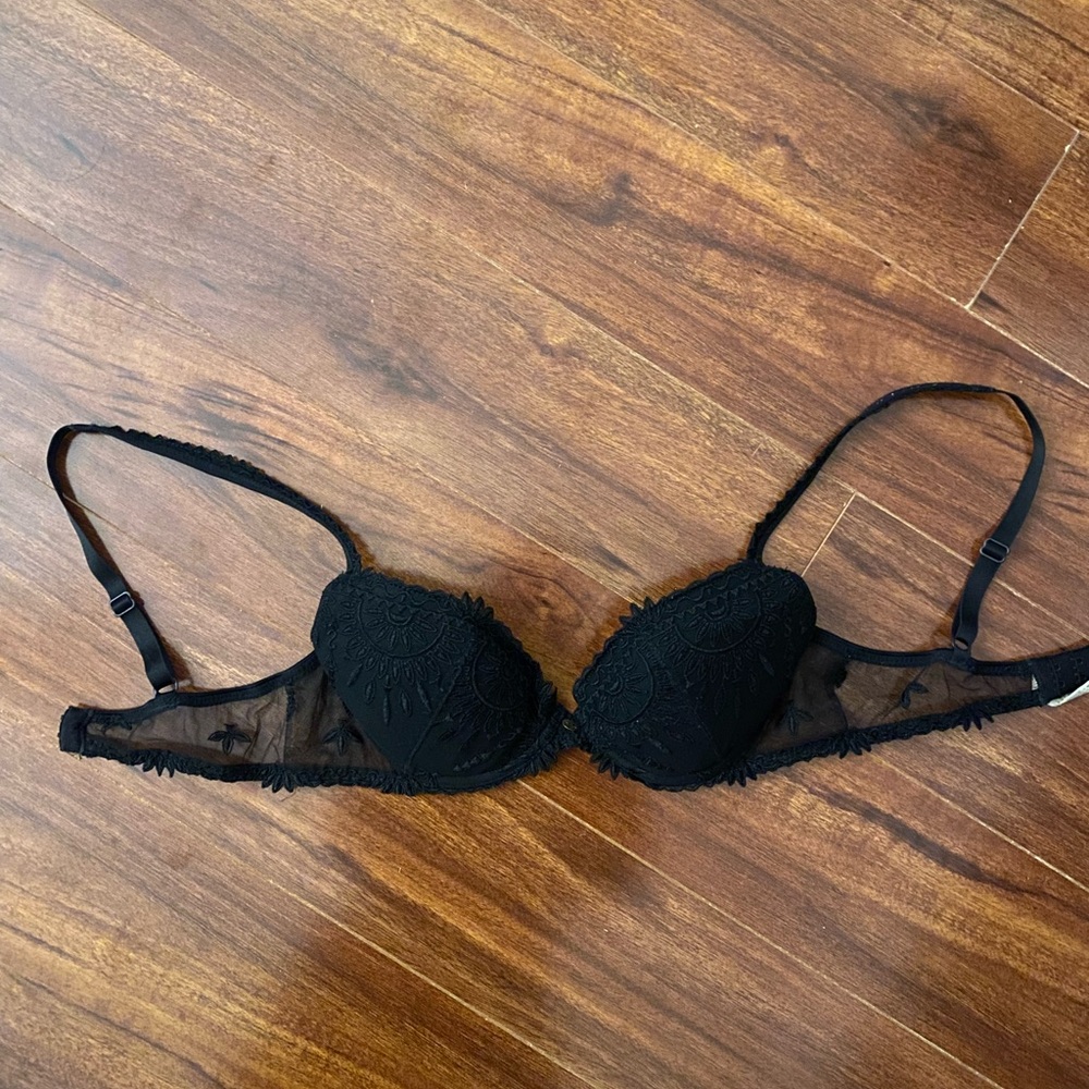 Chantelle 32D bra